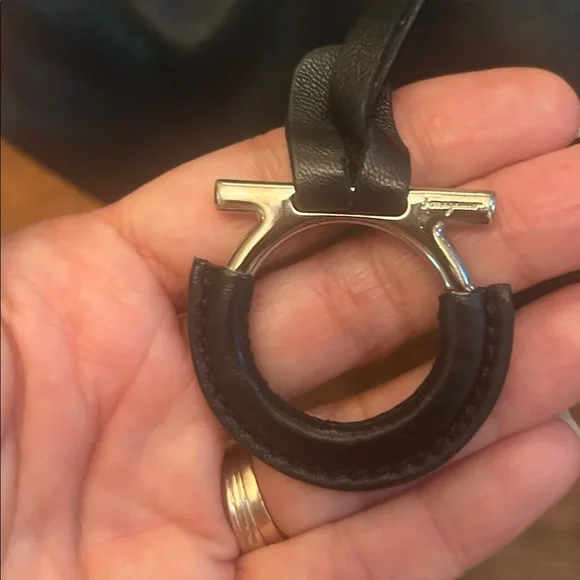 Salvatore Ferragamo Gancini Black Leather Shoulder Bag - Picture 3 of 17